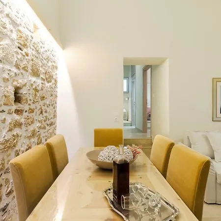 Leny's Seaside House *